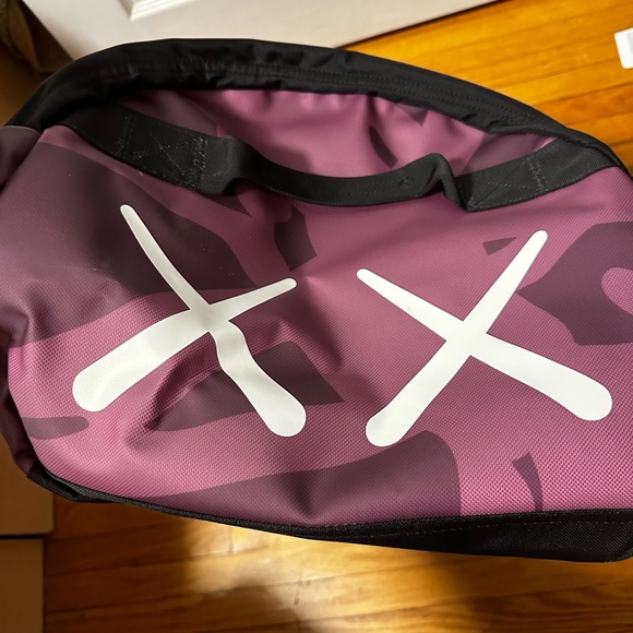 KAWS / The North Face Duffle Bag Pamplona Purple - Picture 4 of 5